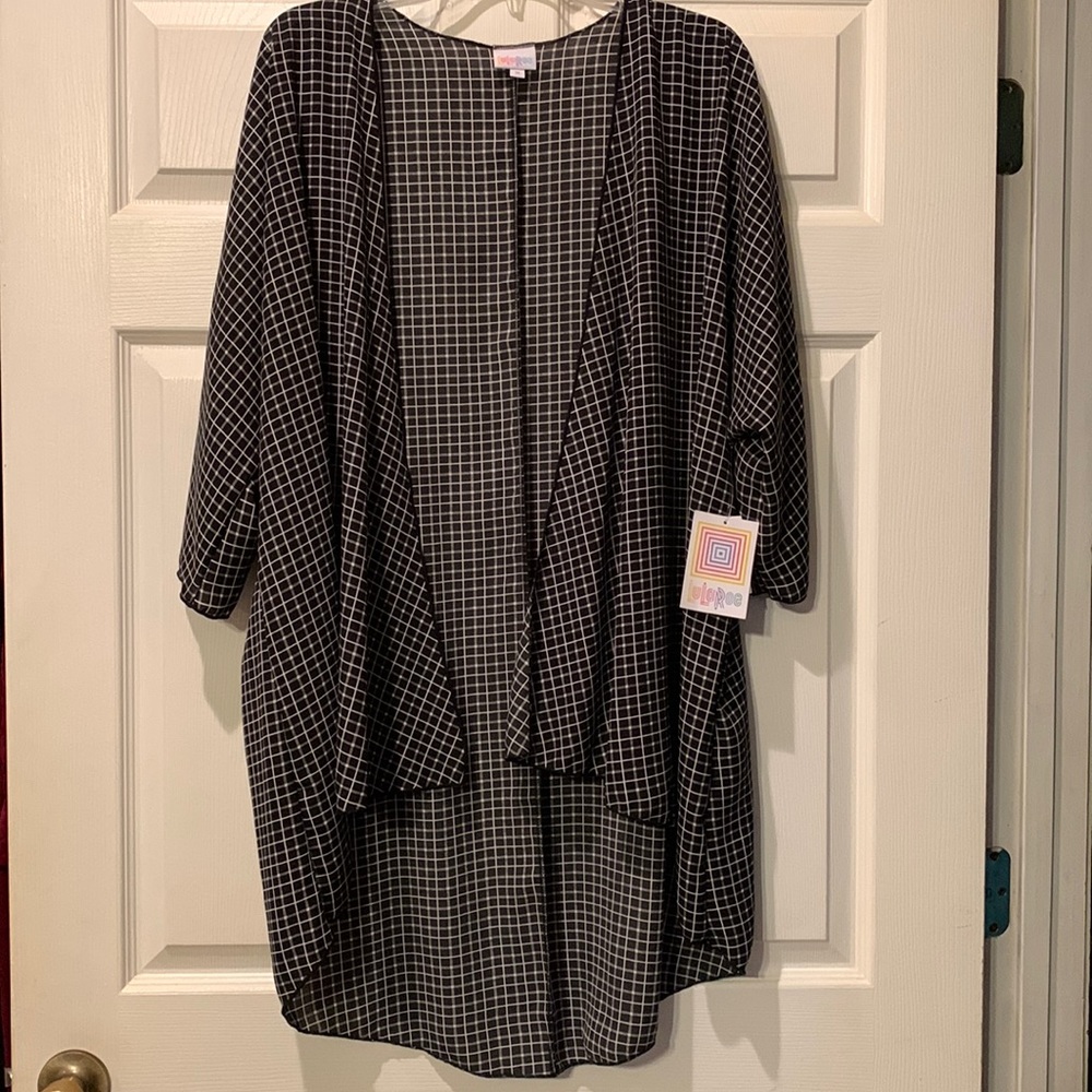 LuLaRoe Lindsay kimono. NWT. Medium. Black/white